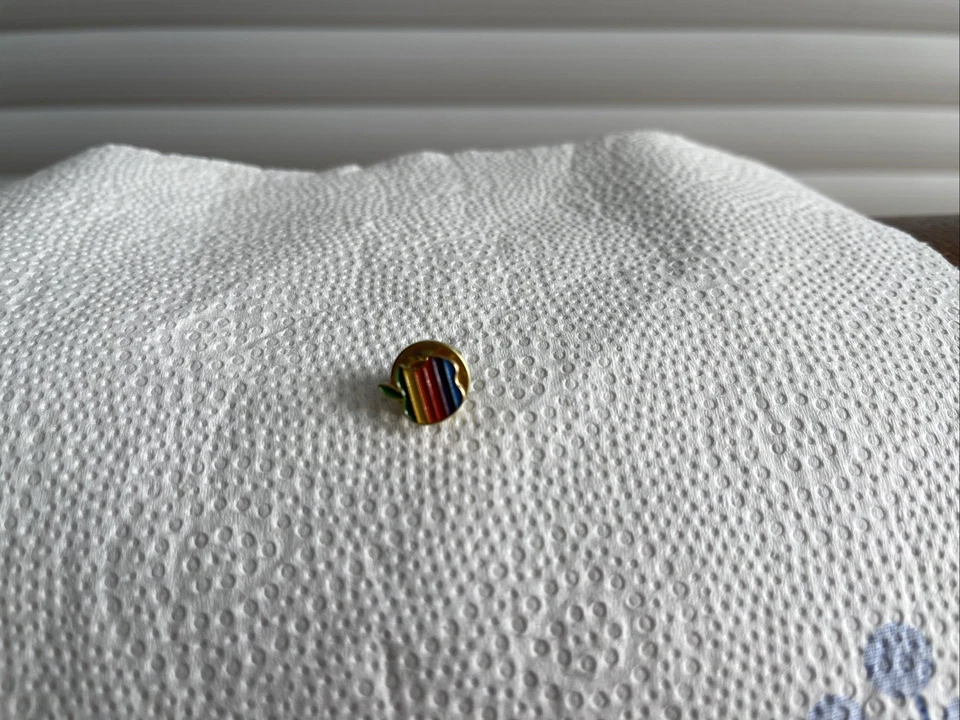 apple retro pin 6 Mal - Bild 1 von 4