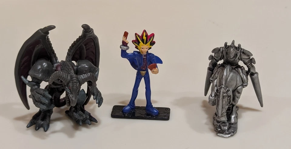 Lote de bonecos Yu-Gi-Oh Yugi Black Skull Dragon Yami Yugi Gaia the Fierce Knight - Imagem 1 de 3