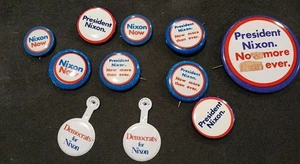 Presidente Nixon. Ora più che mai. Bottoni campagna lotto di 11 - Foto 1 di 1