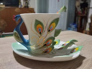 Porcelain hand-painted peacock cup and saucer - Picture 1 of 10