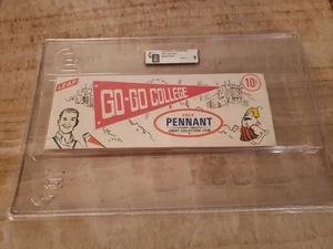 1960 Leaf GO-GO COLLEGE Pennant in feltro confezione cera mai aperta classificata come nuova 9 LOW POP - Foto 1 di 2