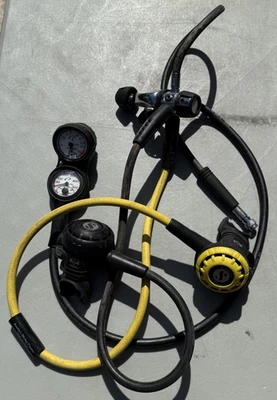 Scubapro R195 ~ 1st and 2nd Stage Scuba Dive Regulator w/ Oceanic Gauges/Compass - Image 1 of 4