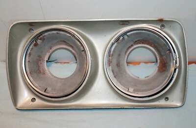 66 67 Oldsmobile Toronado faros delanteros cubos embellecedor esconderse  Foto 1 de 4