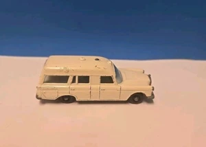 Lesney Matchbox No. 3 Mercedes Benz Binz Ambulance - Picture 1 of 5