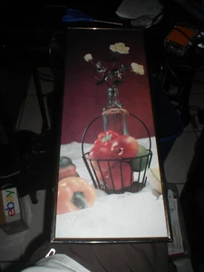 Obst/Gemüse Kunstwerk einer Blume und einigen Paprika. - Bild 1 von 1