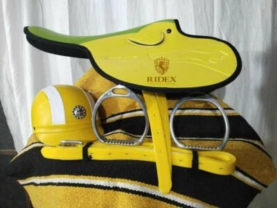 Silla de montar amarilla de ejercicio de carrera sintética patentada (casco no incluido). Foto 1 de 4