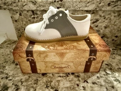 FootMates Cheer 8406 Little Kids Size Medium 9 - White Gray Dress Shoes 9 Wide - Image 1 of 4