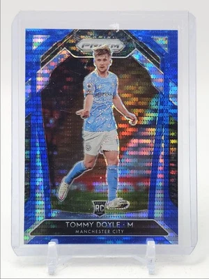Tommy Doyle 2020 Panini Prizm Premier League Rookie Blue Pulsar RC Q0071 Foto 1 de 2