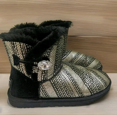 Talla 9 UGG Mini Bailey Brillo Metálico Lunares Bling Botón Negro Botas Zapatos Foto 1 de 4