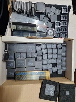 100 × JOBLOT Vintage Electronics - I.C. SQUARE PACKAGE 2? BOX2 - Image 1 of 4