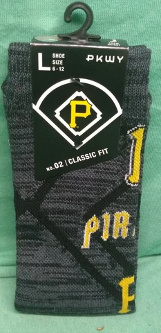 Pittsburgh Pirates classic fit Large 6-12 crew socks NEW Cover