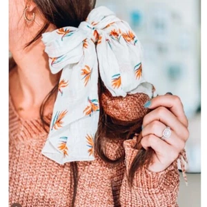 Birds of Paradise Scarf. NWT. - Picture 1 of 7