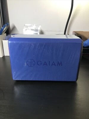 Gaiam Yoga Block - 支持无乳胶 EVA 泡沫蓝色防滑表面 9x6x4” — 第 1/4 张图片