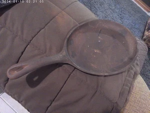 Ovale flache Pfanne aus Gusseisen / ohne Herstellermarke gebraucht - Bild 1 von 1