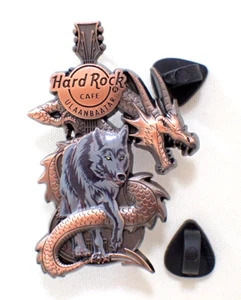 Prendedor de guitarra Hard Rock Café Ulán Bator 3D Dragón y Animal Lobo 200 piezas MONGOLIA - Imagen 1 de 8