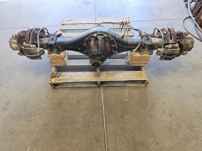 Conjunto de eje trasero usado Mitsubsihi FUSO FE 180 2006 relación 5,29 6 orejetas 17,5"  Foto 1 de 4