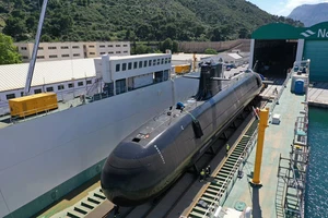 3D-printed 1/350 Spanish S80-PLUS Isaac Pearl conventional submarine  Unpainted  - Picture 1 of 4