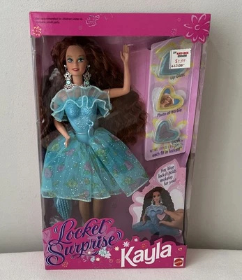 美泰芭比娃娃吊坠惊喜凯拉红发娃娃服装鞋 #11209 全新 — 第 1/4 张图片