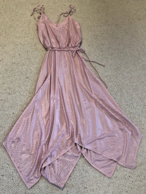 1980 DIAMOND RUN Vestido de Regreso a Casa Rosa Formal Fiesta Pañuelo Dobladillo 9/10 Usado en Excelente Condición Foto 1 de 4