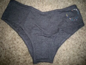 VICTORIAS SECRET CHEEKSTER GRIS CORAZÓN GRANDE NUEVO - Imagen 1 de 2