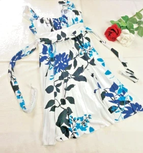 Speechless Damen Kleid mit Blumenmuster Größe M Taille zum Binden Mehrfarbig - Bild 1 von 8