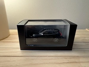 Kyosho 1:43 Volvo XC60 2017 Onyx Black Metallic 03672BK - Picture 1 of 6