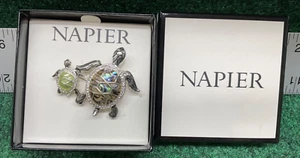 Alfiler Napier Estrás y Abulón Tortuga Madre y Bebé Talla Única Tono Plateado/Verde - Imagen 1 de 7