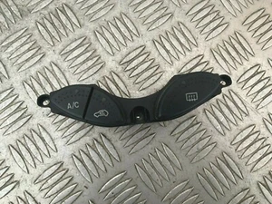 Commande bouton A/C dégivrage arrière - FORD FOCUS I (1) - De 10-1998 à 09-2004 - Picture 1 of 3