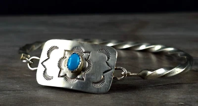 Armreif Silber Sterling Türkis ziseliert MS Tsasie Indianer - markant & beonders - Bild 1 von 4