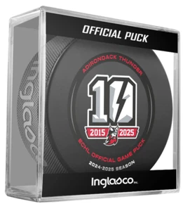 Disco de juego oficial ECHL Adirondack Thunder 10 aniversario 2024-25 con estuche - Imagen 1 de 3