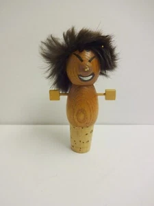 Flaschen Verschluss Stopfen Korken Holzfigur mit Haare 8 cm groß - Bild 1 von 4