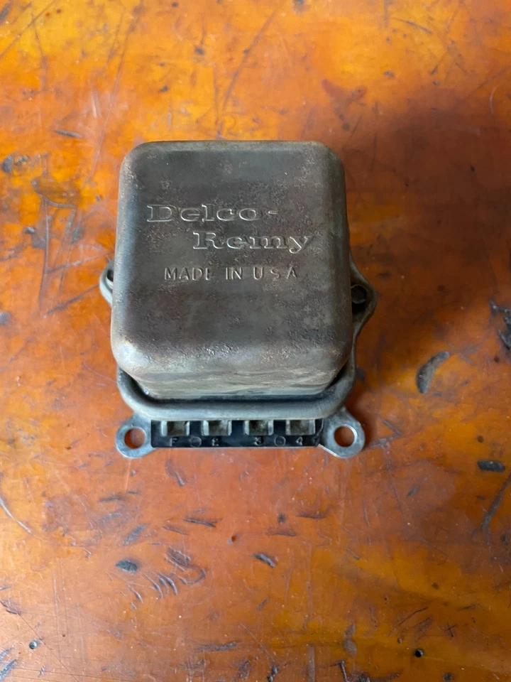 Salió de un Pontiac Grand Prix Delco-Remy 1969 regulador de voltaje 12v SIN PROBAR Foto 1 de 4
