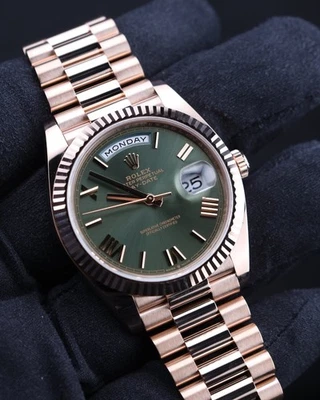 劳力士 Day-Date 40 橄榄绿色表盘玫瑰金总统 228235 2023 全套 — 第 1/4 张图片