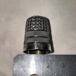 HMSS Birmingham 1900 - "James Fenton" Blackberry Silver thimble - EXC Condition - Picture 1 of 4