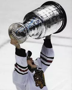 JONATHAN TOEWS 'CHICAGO BLACKHAWKS' 3X STANLEY CHAMP SIGNED 8X10 PICTURE *COA 2 - Picture 1 of 1