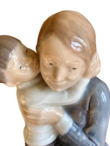Royal Copenhagen Figurine Mother with Child 3457 - Picture 1 of 10