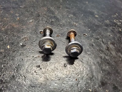 Honda Magna 1984 VF1100C VF1100 V65 original silenciador trasero soportes estribo pernos Foto 1 de 4