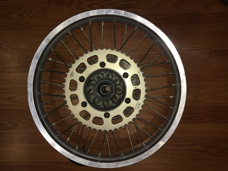 99 YAMAHA YZ250 YZ400F OEM LLANTA TRASERA 5ET-25311-00-00, 94421-19602-00 Foto 1 de 4