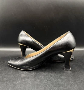 Vintage 90s ST. JOHN Black Leather Classic Pumps Gold Heel Womens Sz 9 ITALY KC - Picture 1 of 12