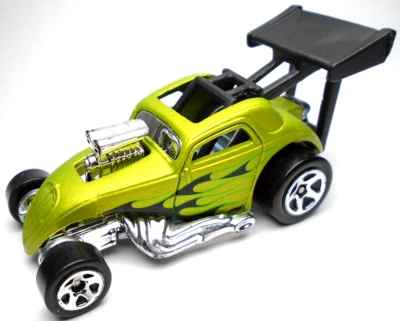 2009 Hot Wheels Fiat 500 C Verde 1:64 Diecast 2 3/4" Carro de Corrida com Chamas Pretas - Imagem 1 de 4