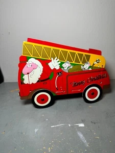 VINTAGE FOLDING CARDBOARD CHRISTMAS DECORATION/BOX/CARD FIRETRUCK - Picture 1 of 12