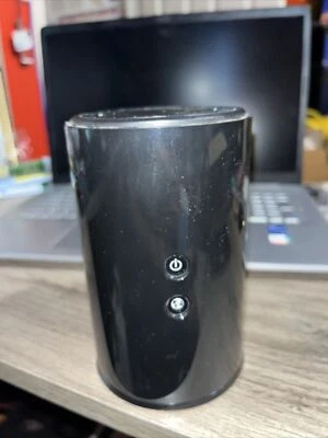  D-Link AC1200 4-Port 10/100 Wireless double band Router (DIR-820L) - Image 1 of 3