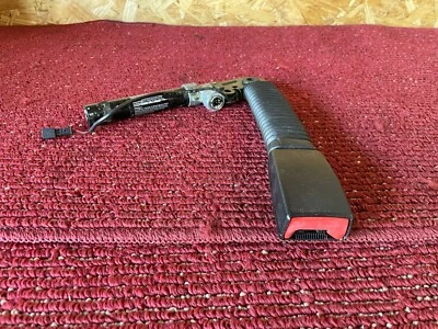 BMW F10 F02 FRONT LEFT DRIVER SIDE SEAT BUCKLE RECEIVER TENSIONER OEM 116K - Image 1 of 4