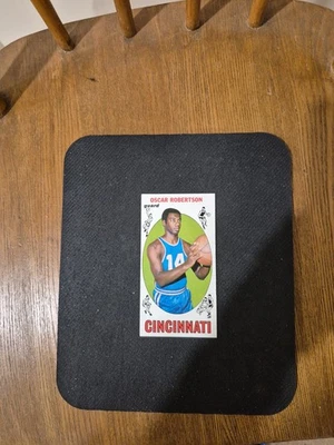 Tallboys de baloncesto Topps 1969-70, #50 Oscar Robertson Foto 1 de 4