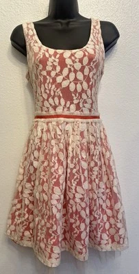 Vestido de fiesta Forever 21 Love 21 coral/rosa marfil encaje mujer/JRS talla S cinta sin mangas Foto 1 de 4