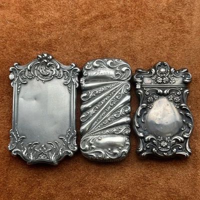 ¡LOTE DE 3 CAJAS FUERTES ANTIGUAS ESTERLINAS A JUEGO REPUJADAS Y ROLLOS Y PATRONES FLORALES! Foto 1 de 4