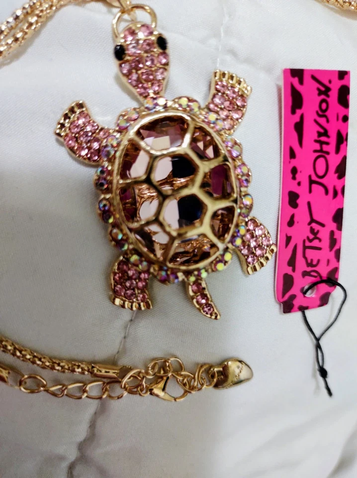 Collar cadena tortuga estrás rosa Betsey Johnson nuevo con etiquetas Foto 1 de 1