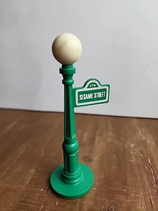 Sesame Street Outdoor street light Pole Green VTG CTW 767-3 - Picture 1 of 14