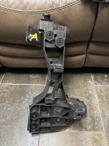 2019-2024 RAM 1500 FRONT RADIATOR SUPPORT BRACKET LH Driver Side OEM 4000027AB - Picture 1 of 3
