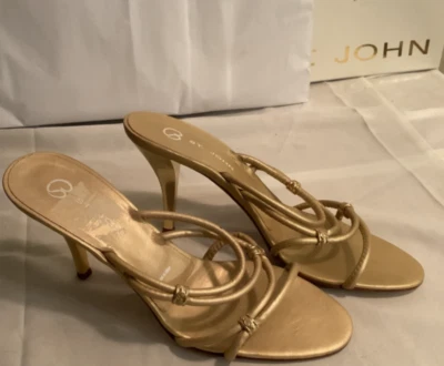 SANDALIA ST JOHN DE PUNTO CON TIRAS DORADAS. 8.5B. TACÓN 3,5". ITALIA (140) Foto 1 de 4